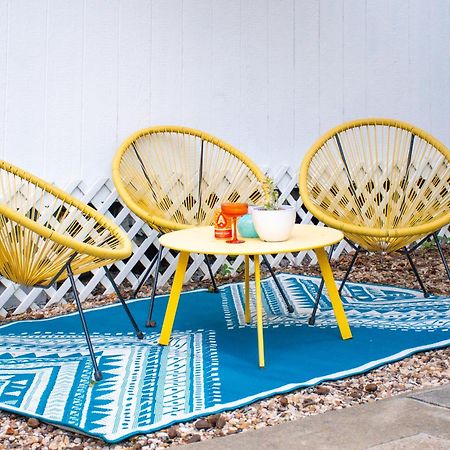 Stylish, Artsy Bungalow Central Eastside Austin Eksteriør bilde