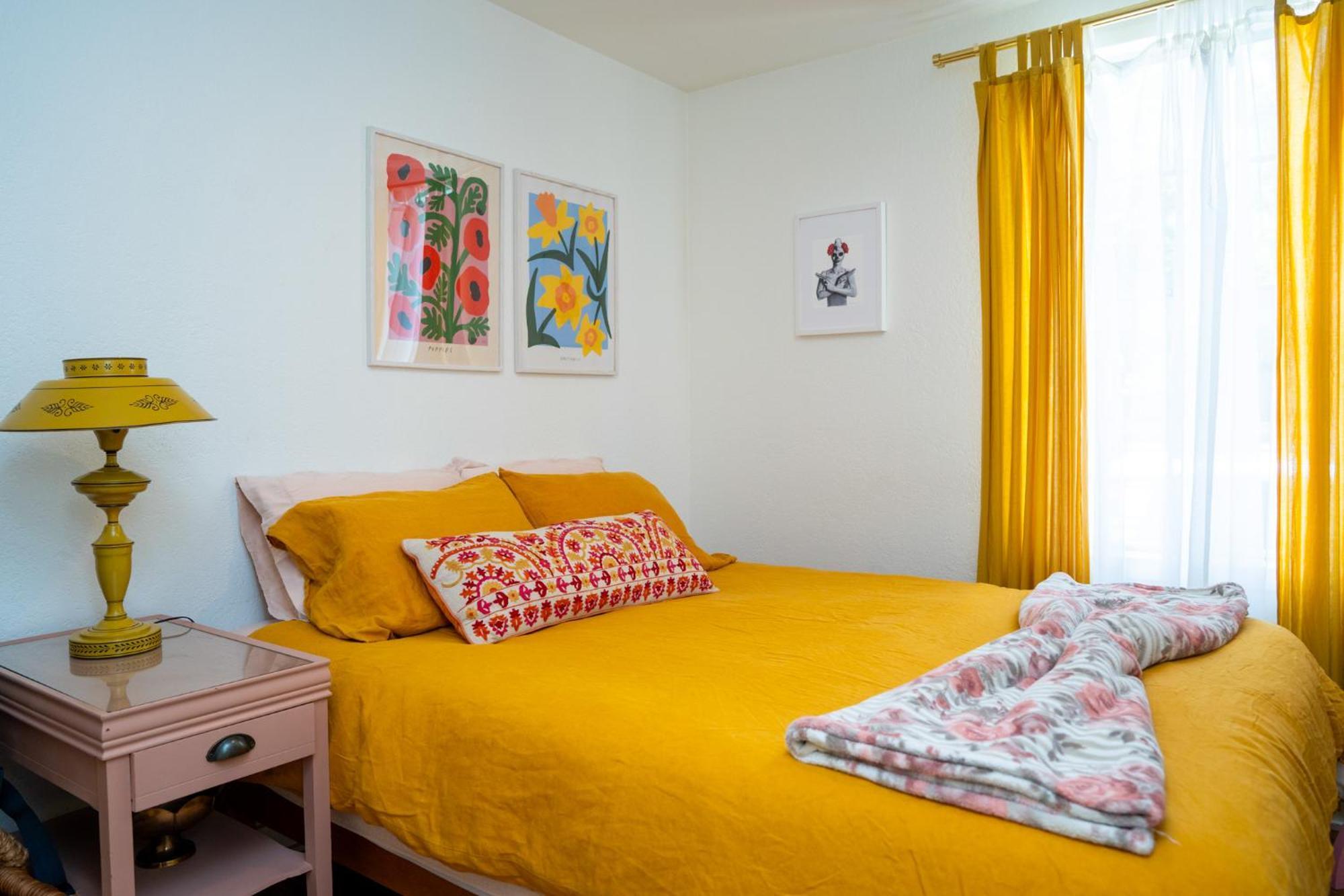 Stylish, Artsy Bungalow Central Eastside Austin Eksteriør bilde