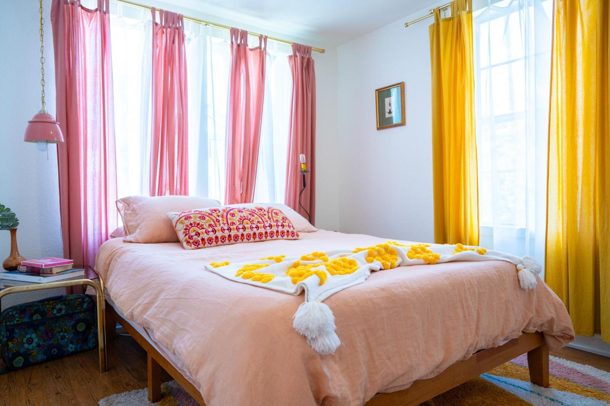 Stylish, Artsy Bungalow Central Eastside Austin Eksteriør bilde