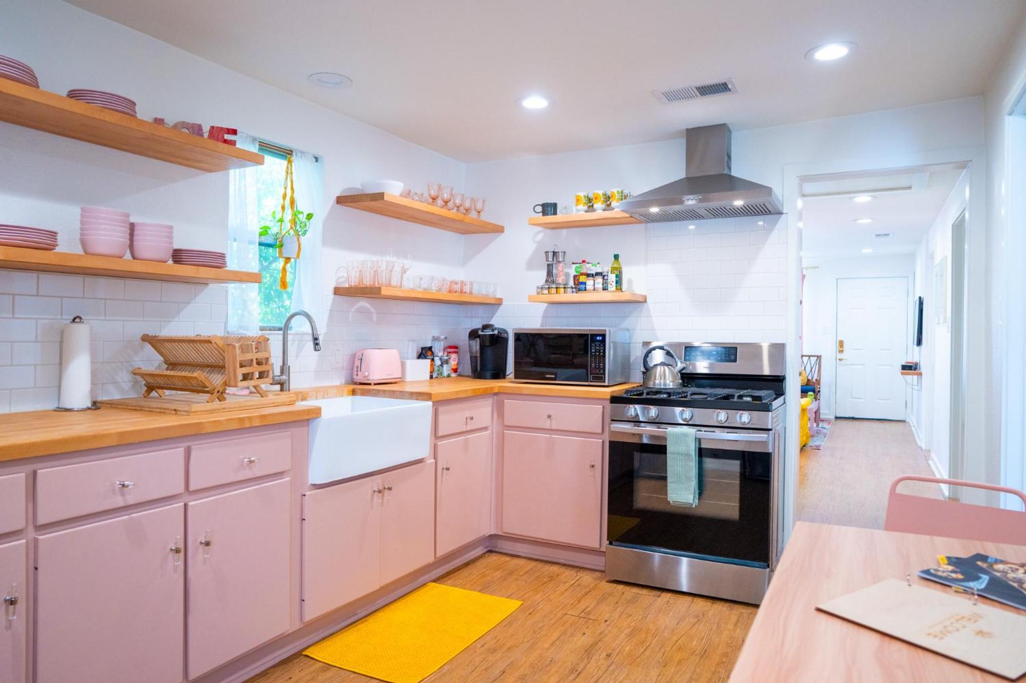 Stylish, Artsy Bungalow Central Eastside Austin Eksteriør bilde