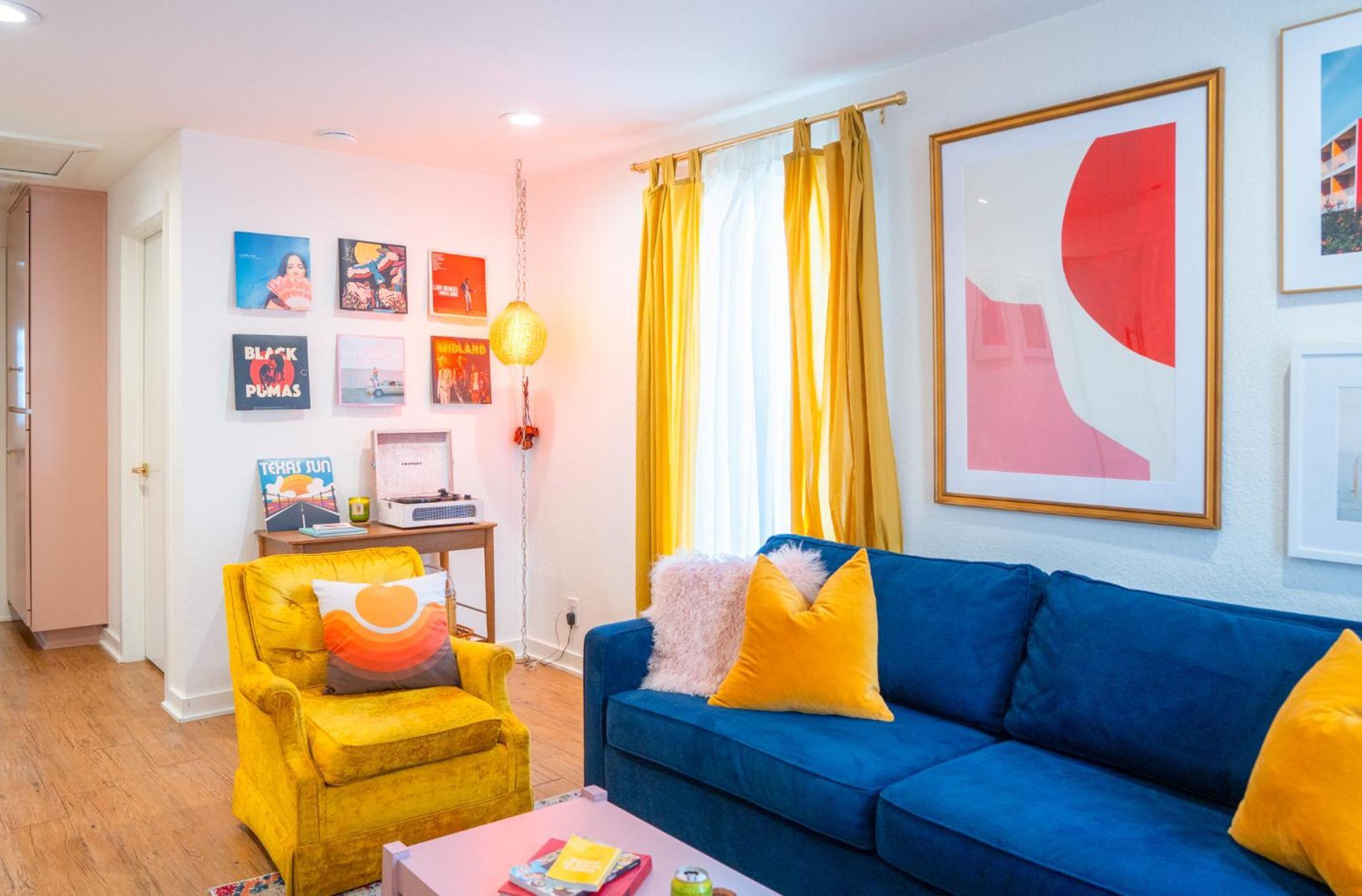 Stylish, Artsy Bungalow Central Eastside Austin Eksteriør bilde