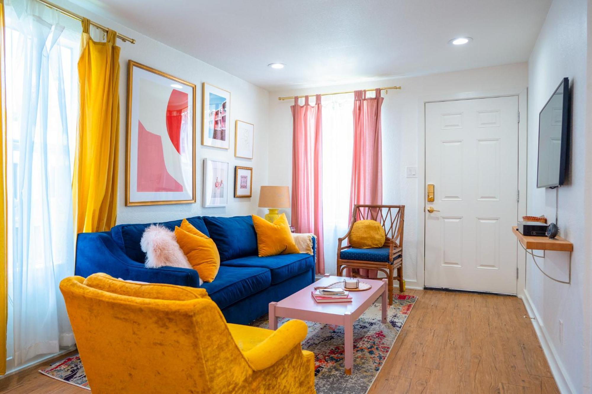 Stylish, Artsy Bungalow Central Eastside Austin Eksteriør bilde