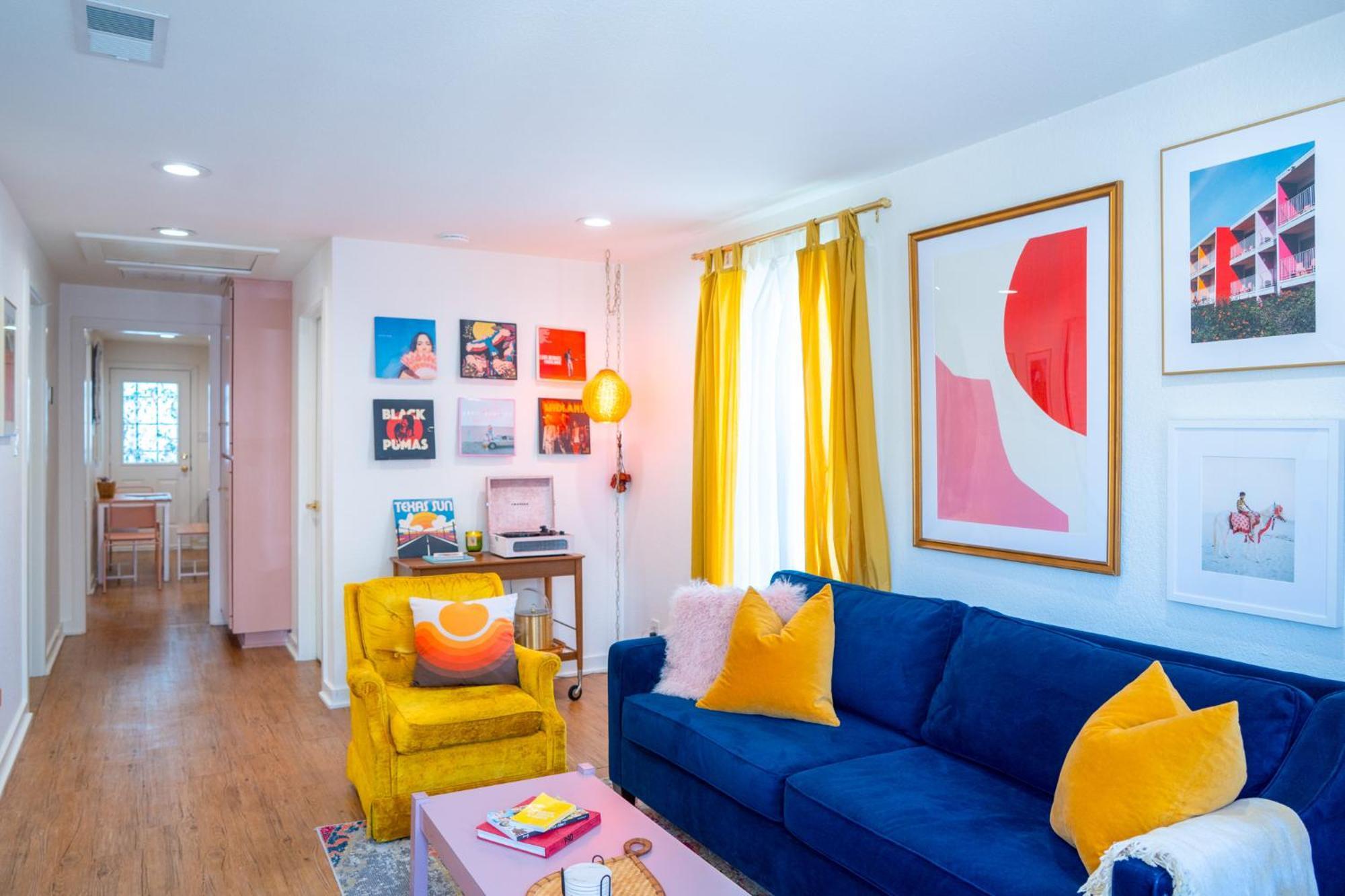 Stylish, Artsy Bungalow Central Eastside Austin Eksteriør bilde