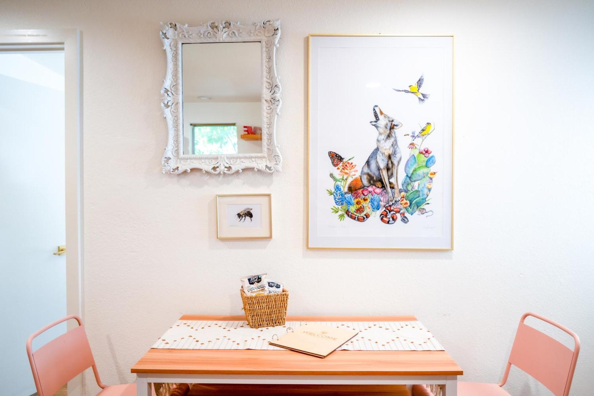 Stylish, Artsy Bungalow Central Eastside Austin Eksteriør bilde