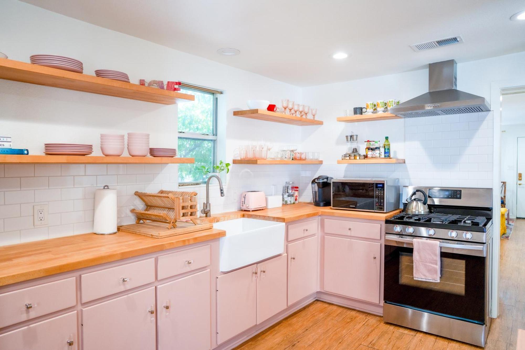 Stylish, Artsy Bungalow Central Eastside Austin Eksteriør bilde
