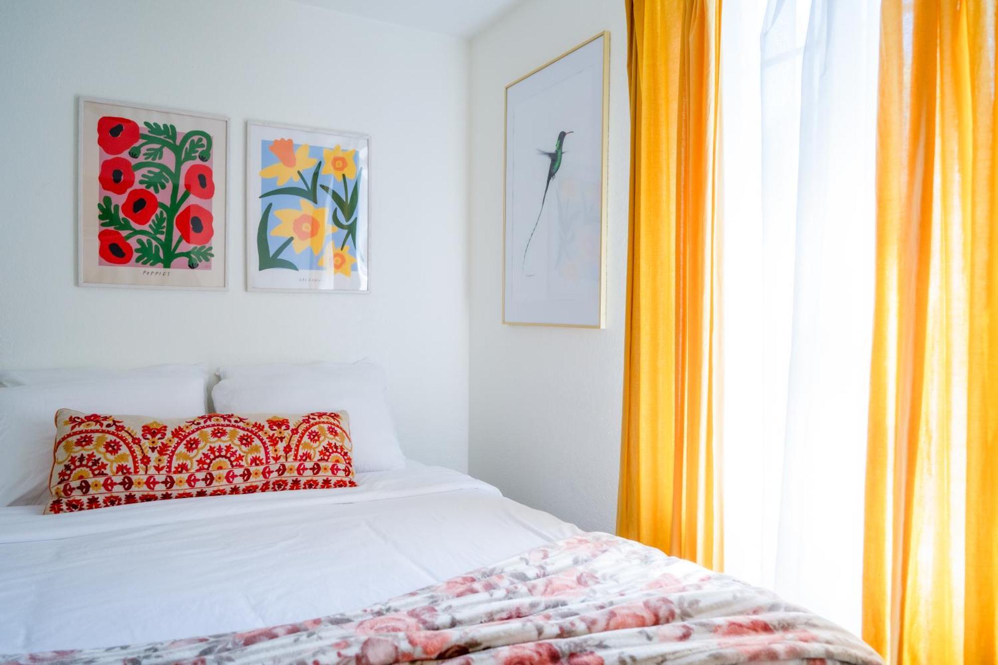 Stylish, Artsy Bungalow Central Eastside Austin Eksteriør bilde