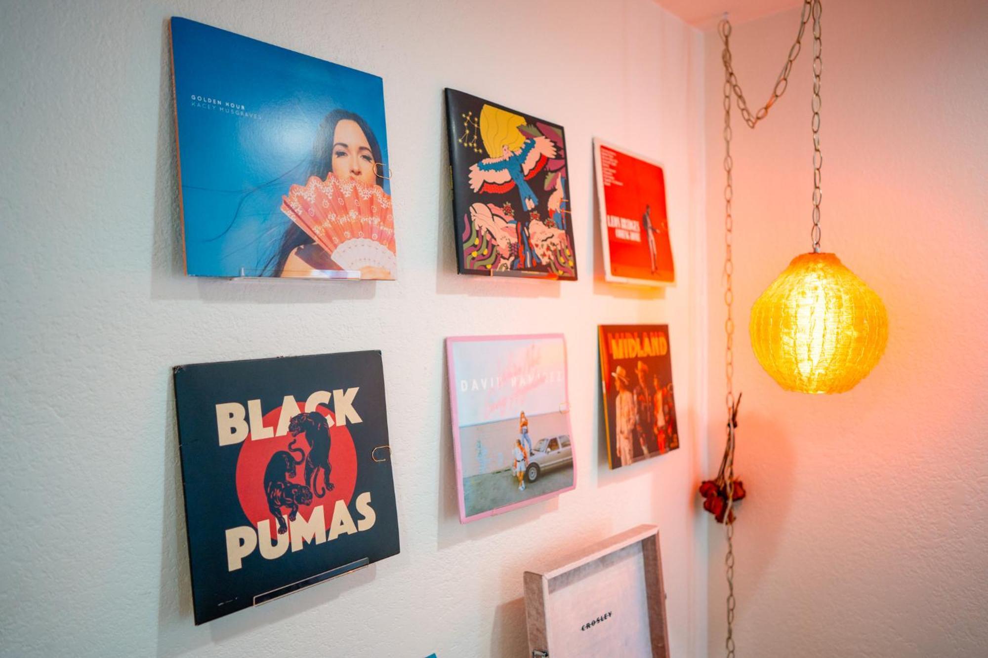 Stylish, Artsy Bungalow Central Eastside Austin Eksteriør bilde