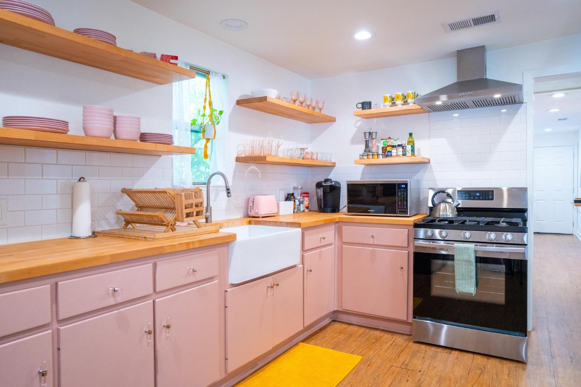 Stylish, Artsy Bungalow Central Eastside Austin Eksteriør bilde