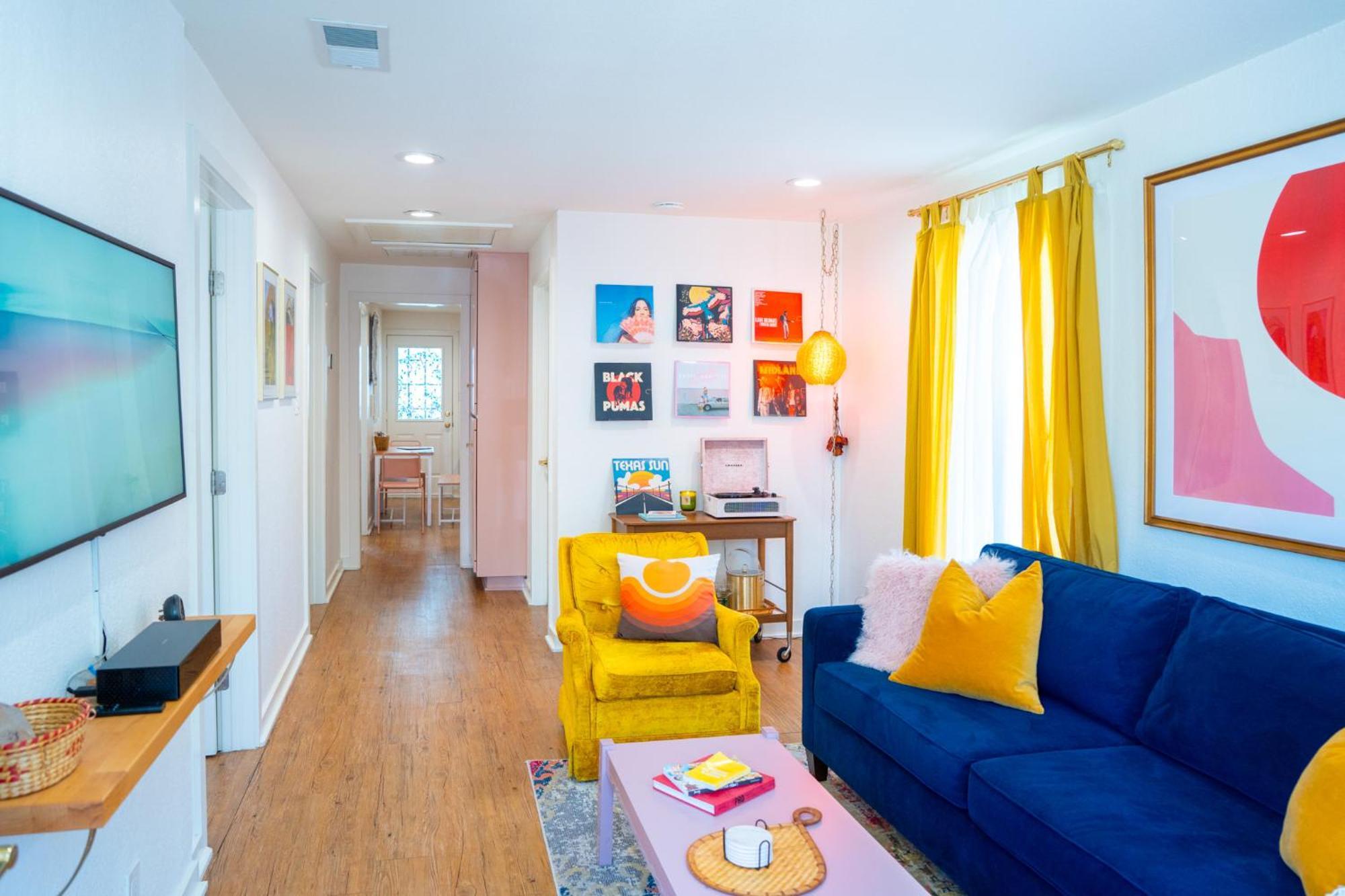 Stylish, Artsy Bungalow Central Eastside Austin Eksteriør bilde