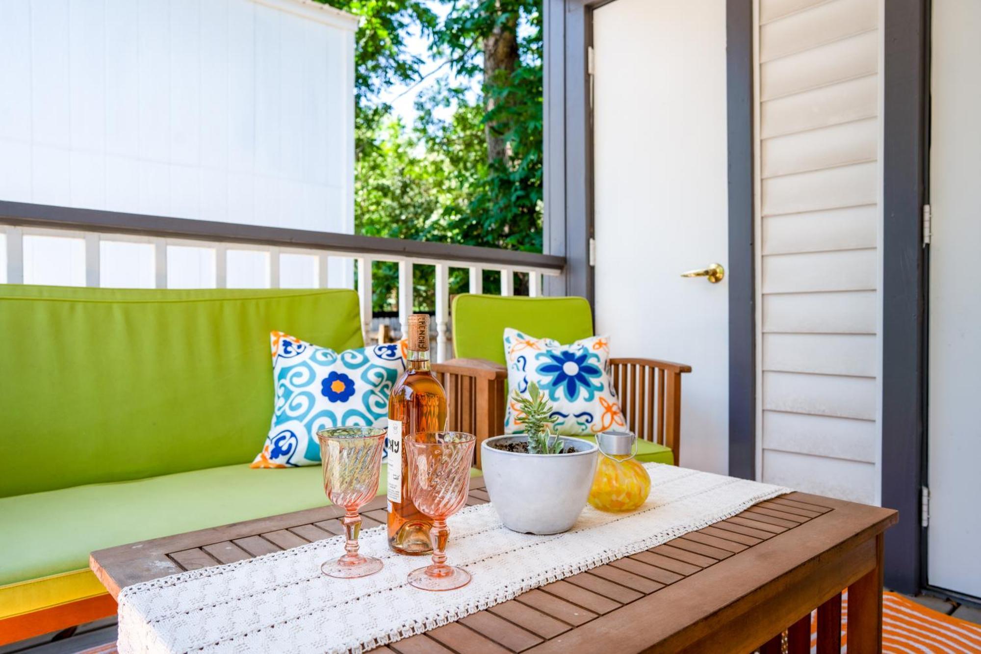 Stylish, Artsy Bungalow Central Eastside Austin Eksteriør bilde