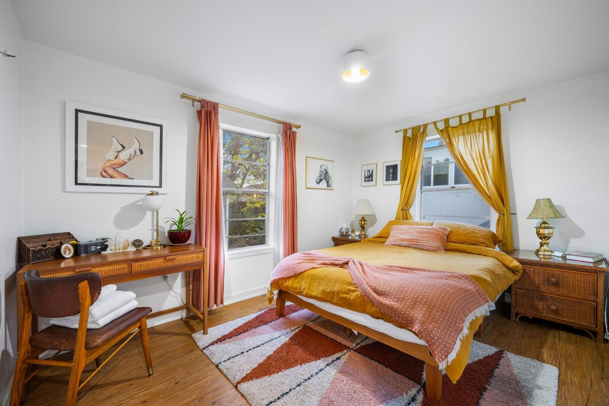 Stylish, Artsy Bungalow Central Eastside Austin Eksteriør bilde