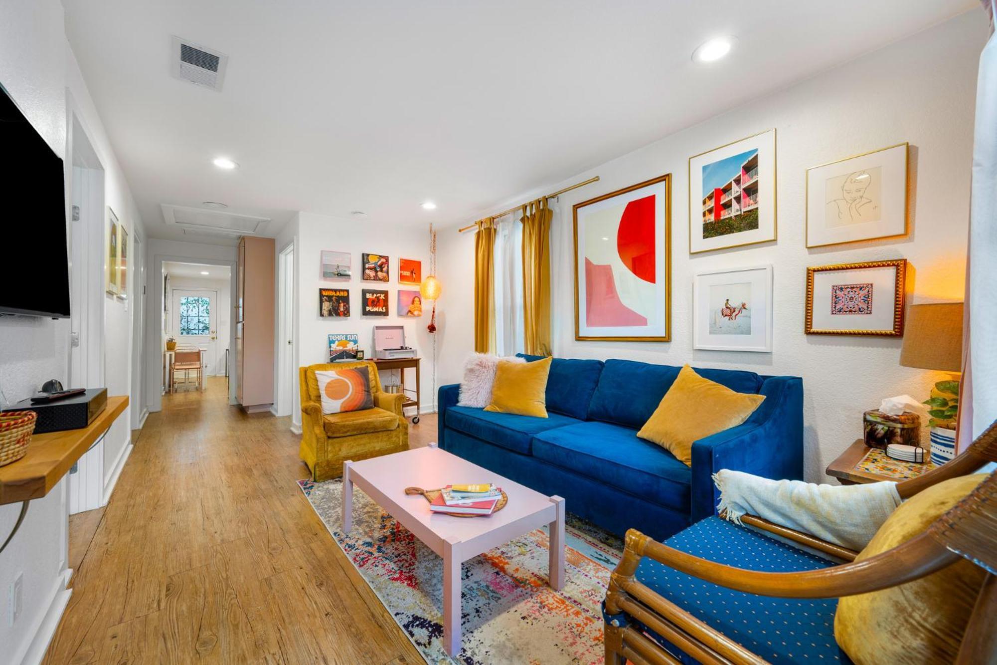 Stylish, Artsy Bungalow Central Eastside Austin Eksteriør bilde