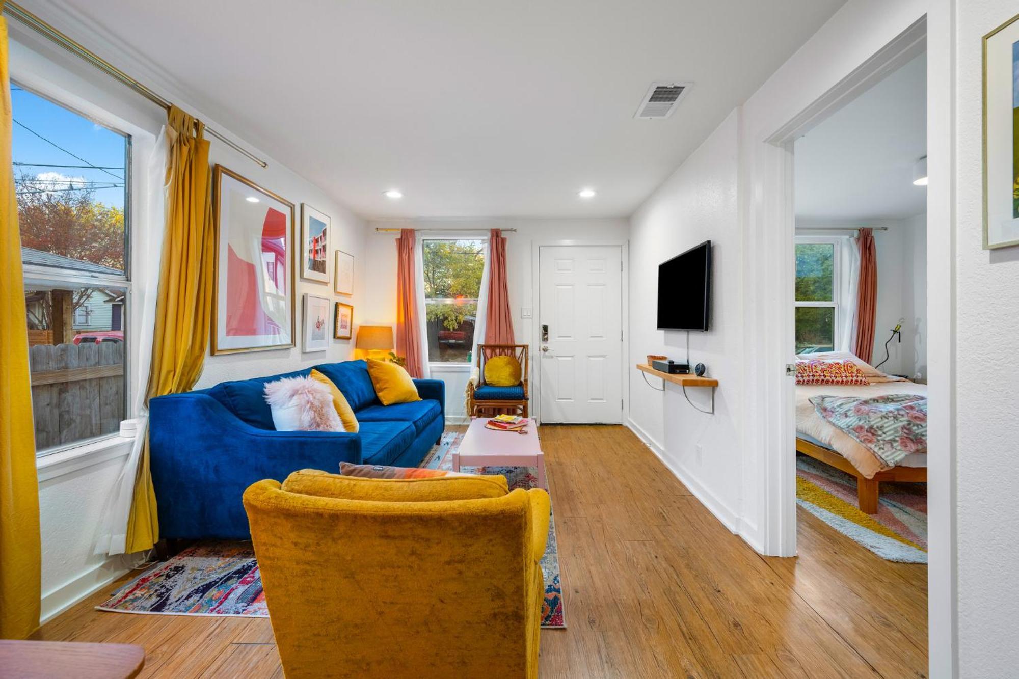 Stylish, Artsy Bungalow Central Eastside Austin Eksteriør bilde